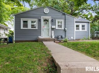 335 14th St, Silvis, IL 61282