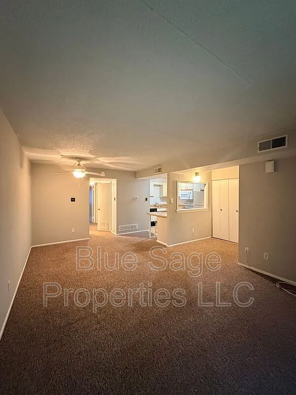 2 bed, 1.0 bath, 889 sqft, $1,795 — Photo 4