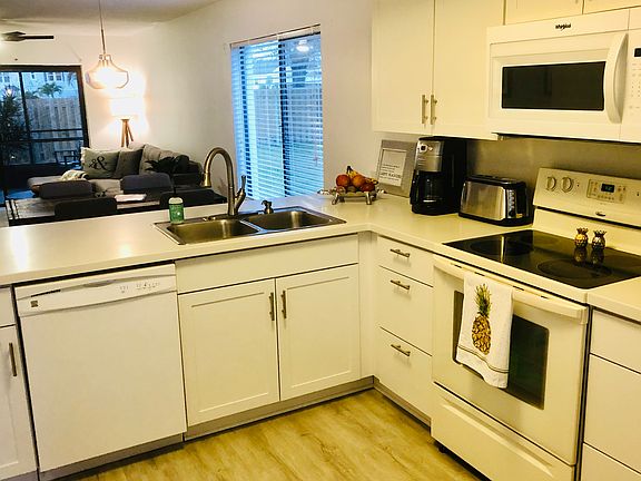4th image of 234 Somerset Cir N