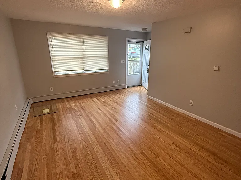 106 Howard Ave #R — Photo 7