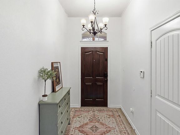 3rd image of 10928 Middleglen Rd