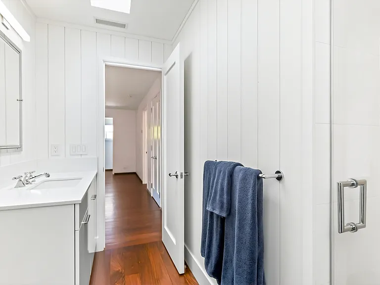 53 Bay Ave — Photo 41