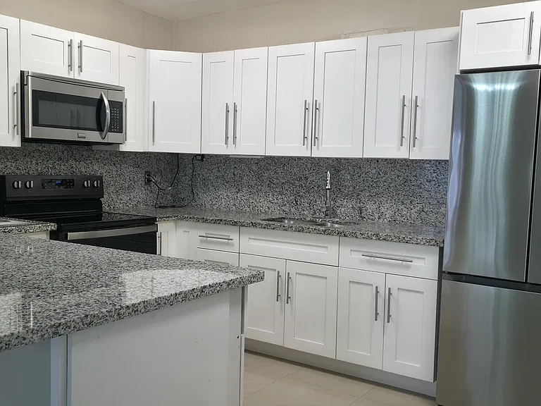 1203 Chateau Park Dr — Photo 2
