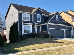 351 Ash Ln, Lansing, KS 66043
