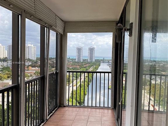 4th image of 3375 N Country Club Dr Ph 1