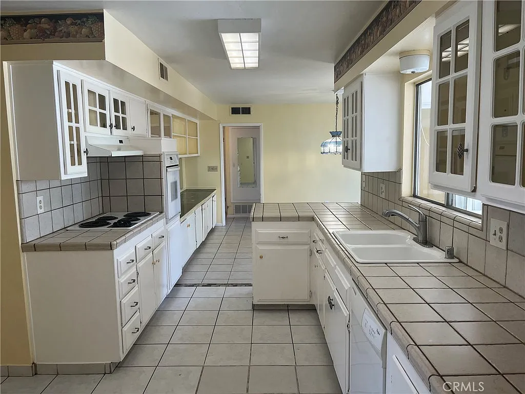 2 bed, 1582 sqft, $2,600 — Photo 4