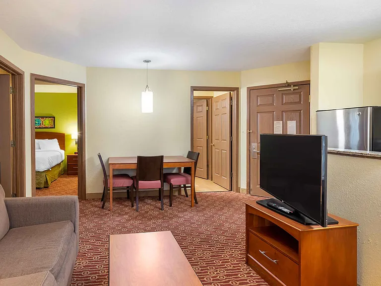 2 Bedroom Suite - 2 Queen Beds