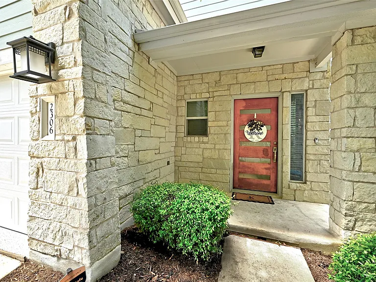 2306 Capulet St — Photo 4