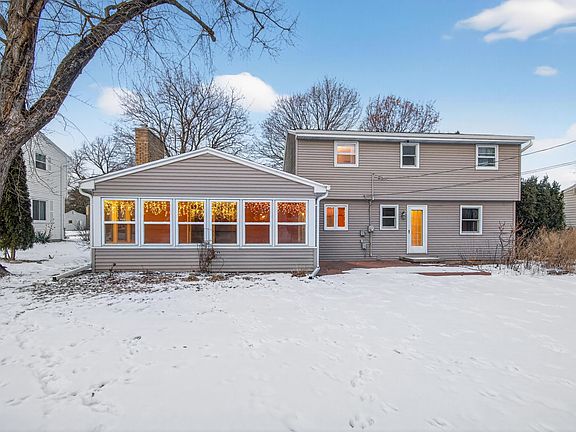 2nd image of 414 Custer Ct