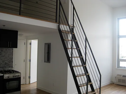 Rented by Joel Weisz, LREB | media 38