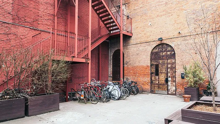 Rented by Nooklyn NYC LLC | media 21