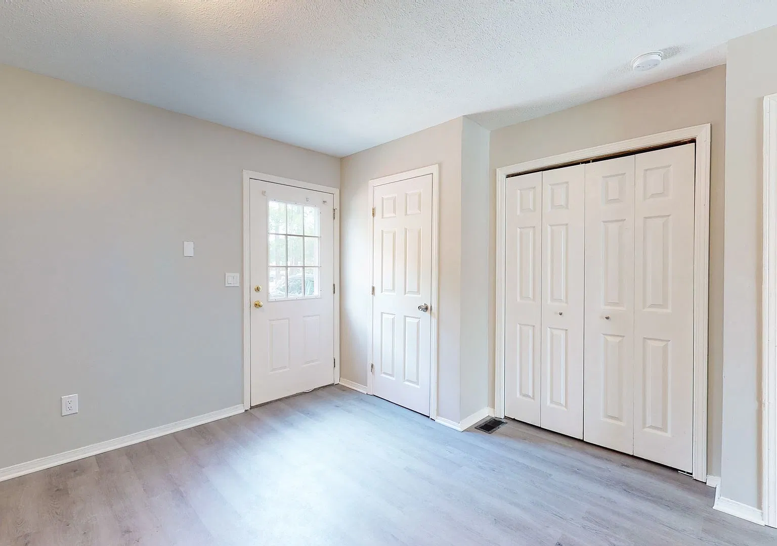 705 N Golfcrest — Photo 3
