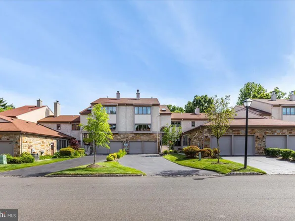 50 Woodmont Dr, Lawrence Township, NJ 08648