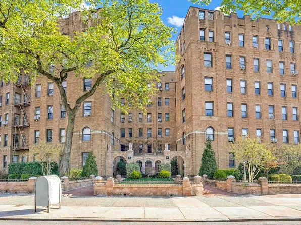 71 Ocean Pkwy APT 1A, Brooklyn, NY 11218