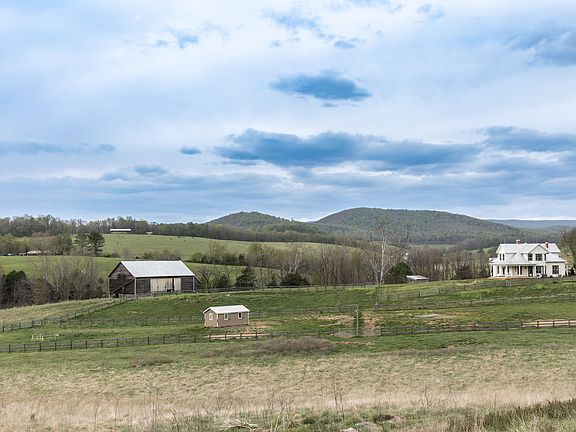 4th image of 374 Finley Rd