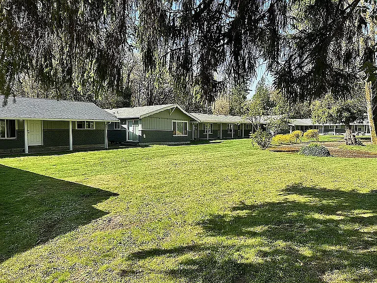 Riverside Manor