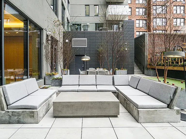 515 E 86th St #1403 — Photo 16