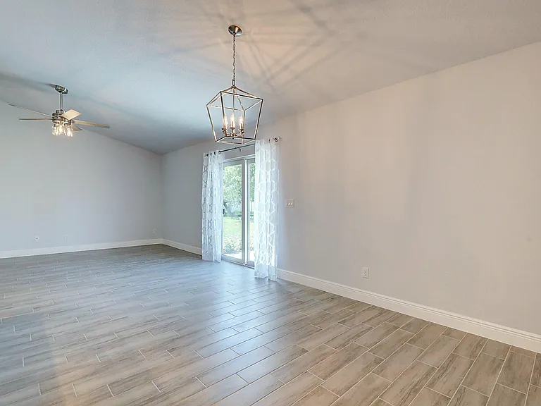 2352 SW Plum Ct — Photo 9