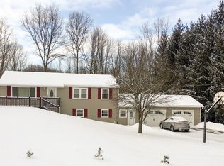 8124 Vallance Rd, Le Roy, NY 14482