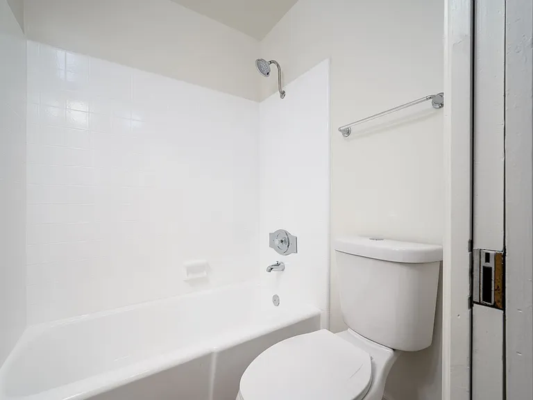 Antone Apartments — Photo 182