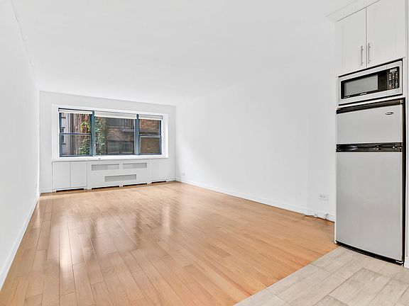 5th image of 320 E 54th St APT 3H