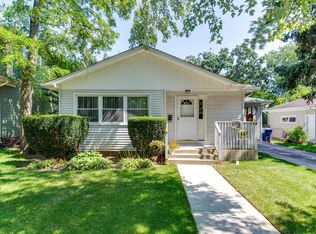 1051 Sheridan Ave, Deerfield, IL 60015