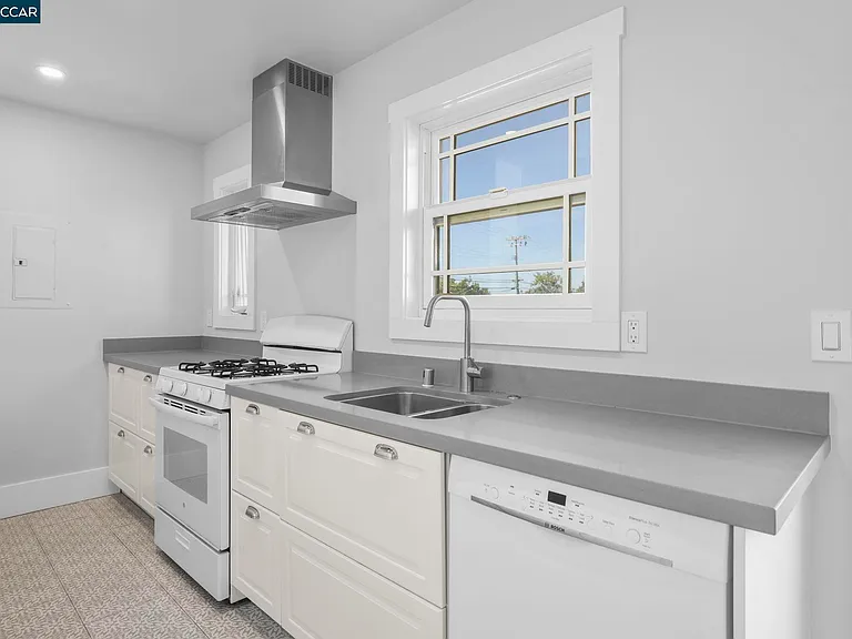 1325 Hopkins St — Photo 19