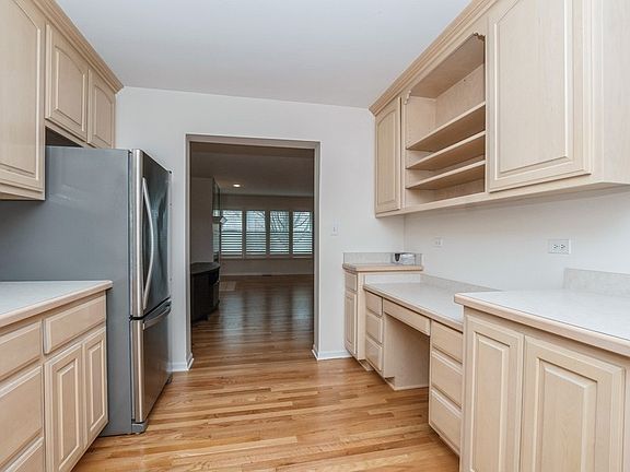 4th image of 102 Commons Dr