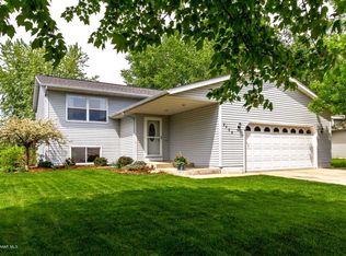 2409 52nd St NW, Rochester, MN 55901