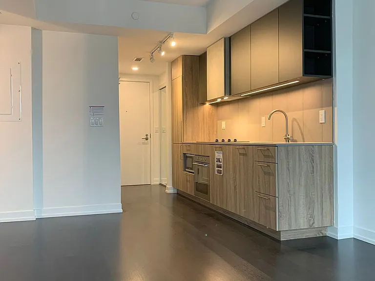 19 Western Battery Rd #3105 — Photo 12