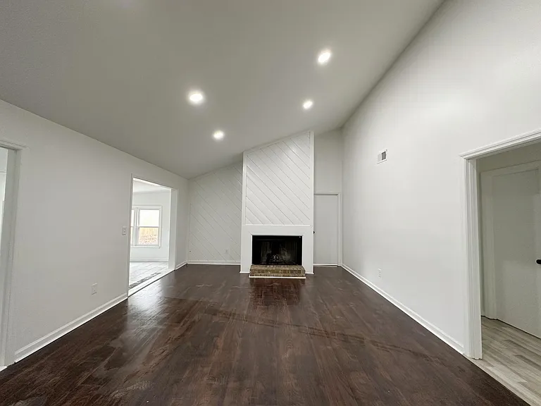 219 Pebble Creek Rd — Photo 2