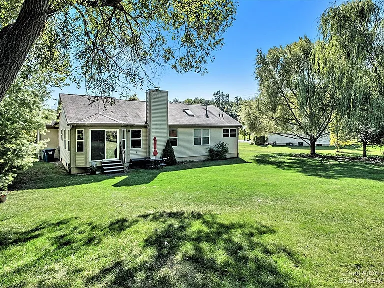 4267 Knollcrest Rd — Photo 16