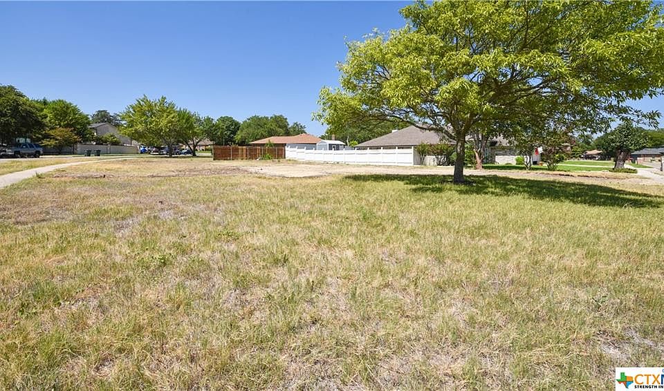 2nd image of 3202 Pebble Dr