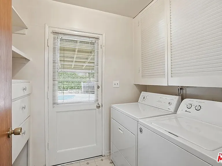 6701 Neddy Ave — Photo 7