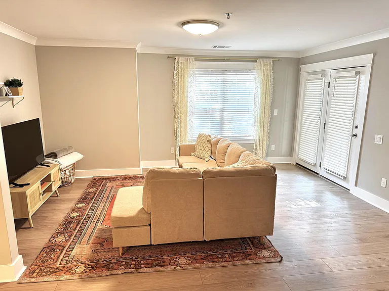 2701 Selwyn Ave #I — Photo 2