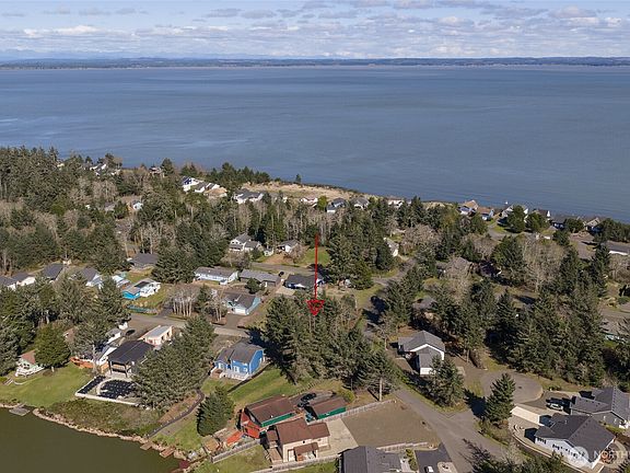 3rd image of 298 Glacier Court SE