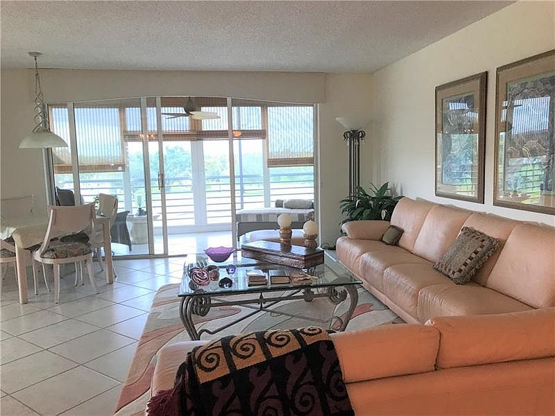 1st image of 3507 Oaks Way APT 407
