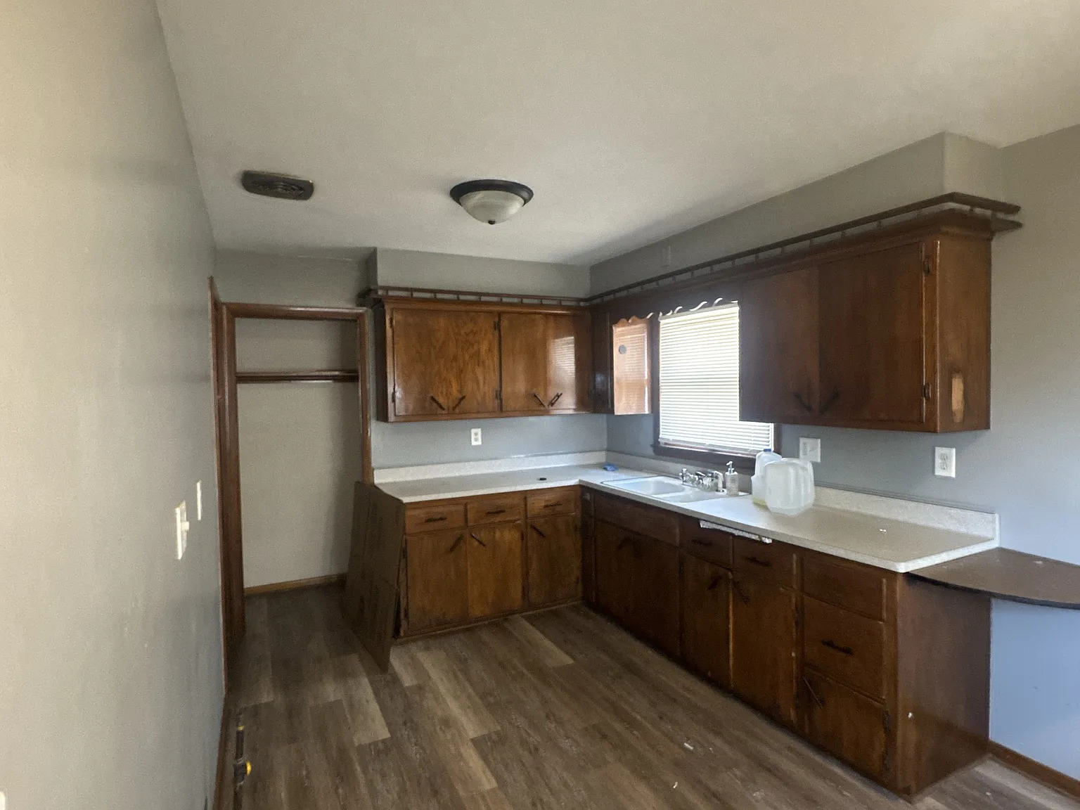 3 bed, 1144 sqft, $1,900 — Photo 4