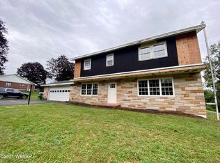 2 Parkwood Dr, Flemington, PA 17745