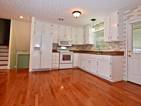 2nd image of 1655 Weiss Ave
