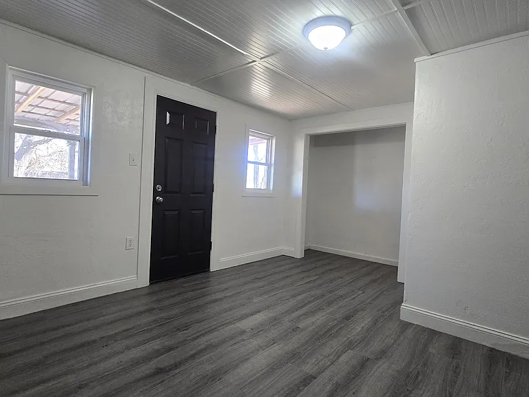 1409 Thompson Dr — Photo 7