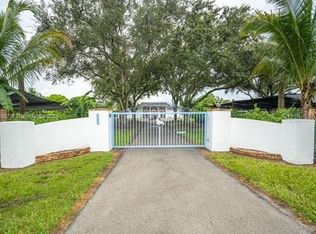 19390 SW 232nd St, Miami, FL 33170