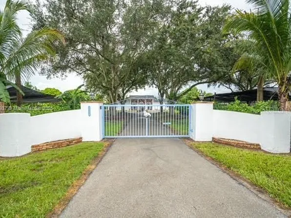 19390 SW 232nd St, Miami, FL 33170