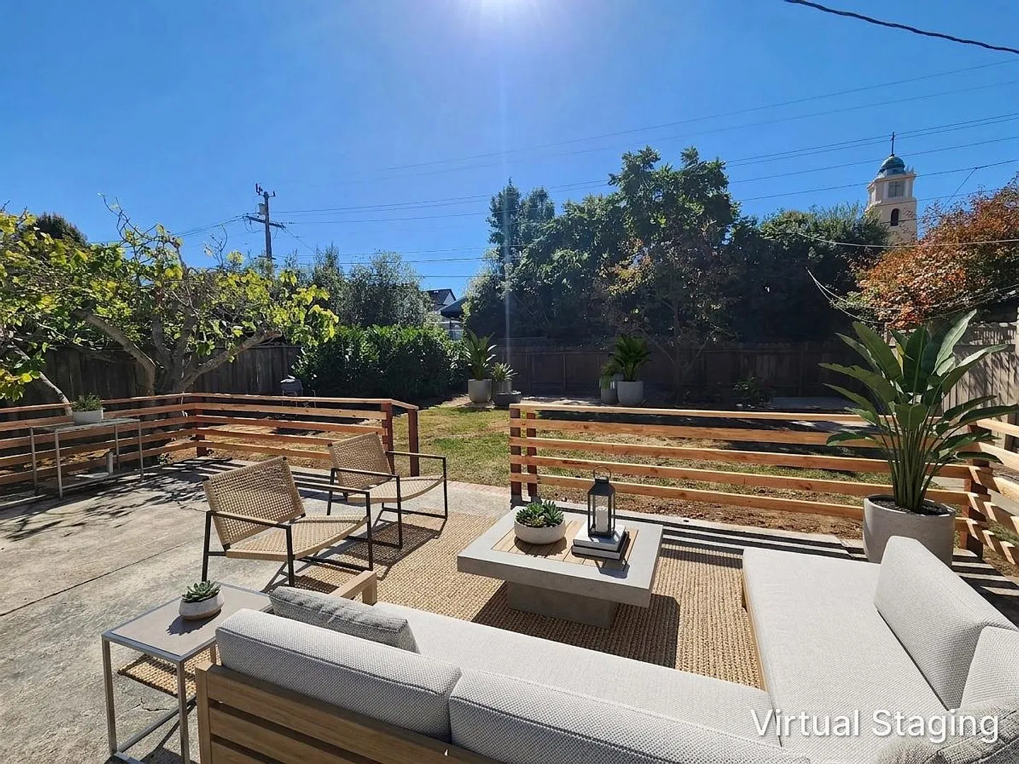 three bedroom home in Burlingame — Photo 2