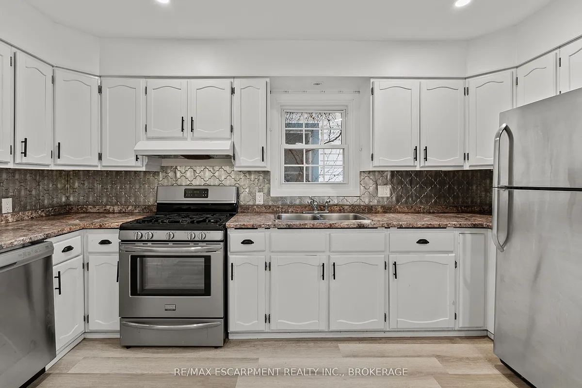 Building Photo - 15 McCormick St #LOWER