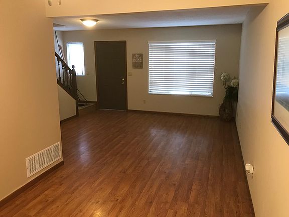 5th image of 410 Ash St