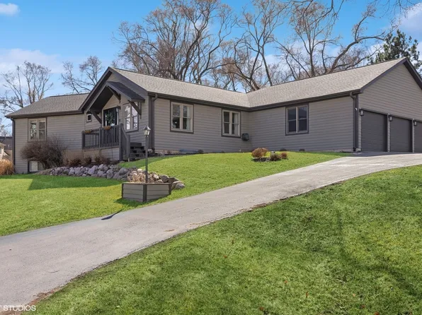 6507 Wildberry Ln, Cary, IL 60013