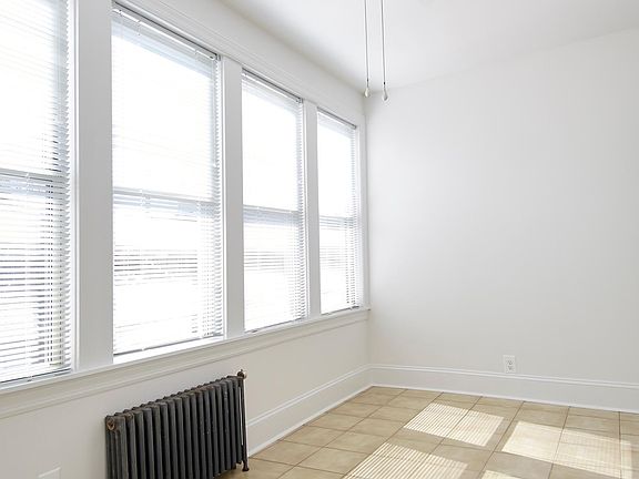 4th image of 1008 W Hollywood Ave #B