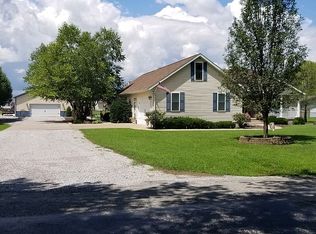 12107 Strawberry Rd, Carbondale, IL 62901