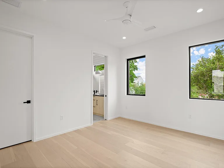2215 S 3rd St — Photo 29